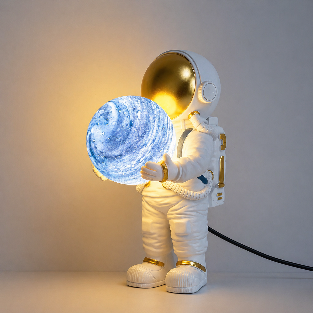 🚀 Lámpara Astronauta con Altavoz Bluetooth ✨